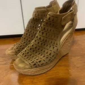 Marc Fisher Wedge shoe